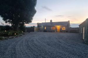 Charming Farmland Escape in the Heart of Ireland