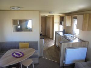 Kingfisher Horizon V 8 Berth Central Heated Close to site entrance