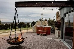 Humbug Views - Bunk House & Hot Tub! - Gladstone