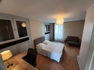 Charmante Briarde simple et de bon goût, avec Terrasse et Jardin - 4 à10 personnes - Coutevroult