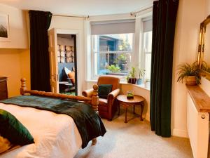 Vibrant beachfront Folkestone getaway