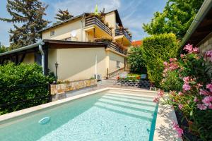 Casa Montana Apartments - 4hvězdičkové hotely ve městě Balatonalmádi