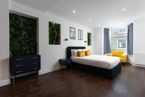 Room 1, Hotel style double bedroom in Marazion - Perranuthnoe