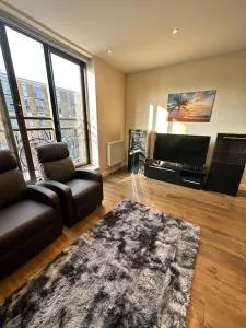 Stylish Riverside Apartment - Stepney