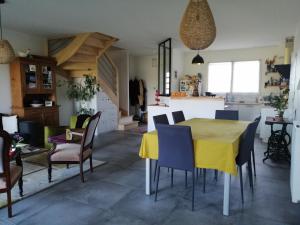 Maison de ville avec jardin en lisière de campagne