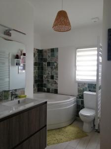 Maison de ville avec jardin en lisière de campagne