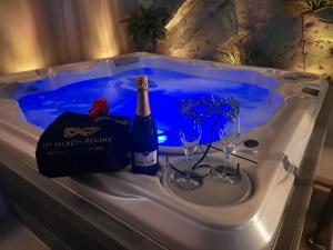 Appartements Les Secrets Rooms - Bonneval - Love Room - Spa et Hammam Privatif : photos des chambres