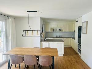 Schönes Haus mit Pool & Garten