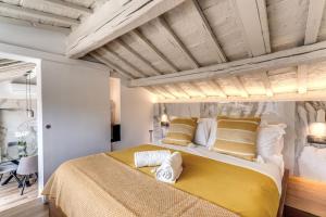 Piazza dei Renzi Trastevere building 4 bedroom with terrace