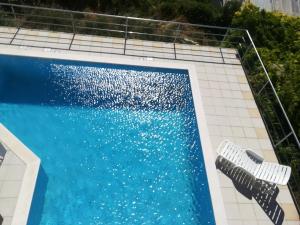 Apartments Lo - Sea view apartment with swimming pool