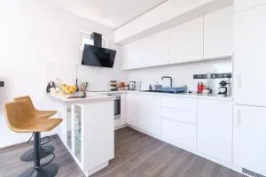 Serene Luxe Oasis Retreat on the Outskirts - Komatewo