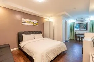 Vincent Resort room 204 with Netflix Pool Housekeeping! - Mining