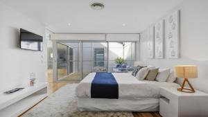 Sapphire Sands - Luxe, Absolute Beachfront, Pool, Spa, Sauna