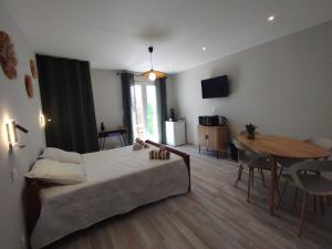 B&B / Chambres d'hotes Entre canal et garrigue : photos des chambres