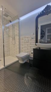 Molly Marine - Bespoke 2 Bedroom Courtyard Apartment - 1 Minute From Brighton Pier