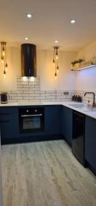 Molly Marine - Bespoke 2 Bedroom Courtyard Apartment - 1 Minute From Brighton Pier