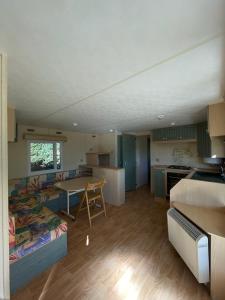 Campings Mobil Home 40 4-6 personnes, nature, piscine parc du Pilat : photos des chambres