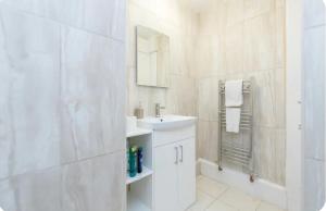 Nice room in Battersea Park Zone 1