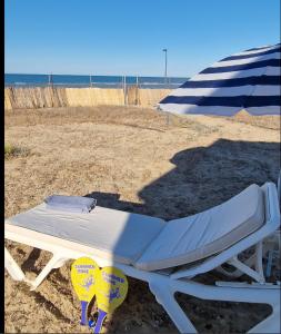 Exclusive bungalow by the beach - natural house