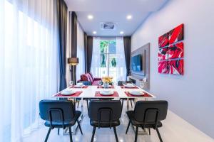 The Garnet Light Pool Villa Aonang