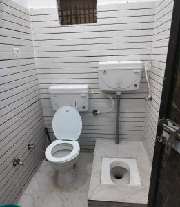 Hotel Shree Rameshwaram Near by Ram Mandir Ayodhya Dham