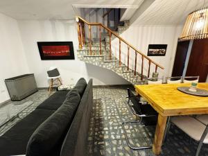 Casa Zona Residencial , pileta, garage doble y quincho con parrilla