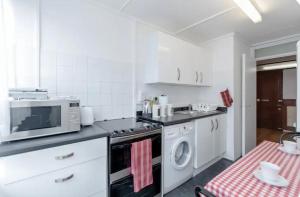 Nice room in Battersea Park Zone 1