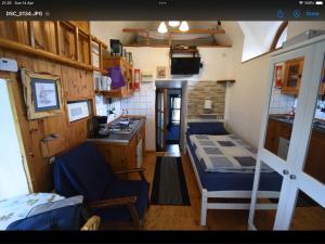 Thatched 1 person Cottage