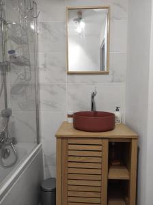 Charmant T2 avec vue sur létang