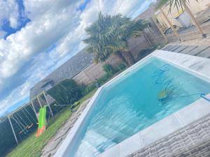 Maisons de vacances Gite Les Eaux du Moulin piscine chauffee et jacuzzi : photos des chambres