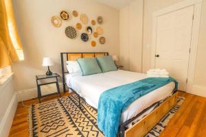 Charming 4 BDR - Walk to Downtown & Free parking!