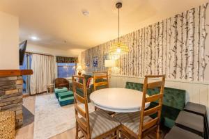 RF312 Hot Tub Heated Garage and Parking