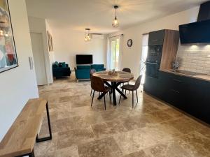 Le Clos de L-Oliveraie - Appartements de charme avec piscine proche d-Uzes : photos des chambres
