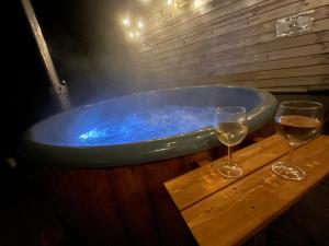 Maisons de vacances Gite Les Eaux du Moulin piscine chauffee et jacuzzi : photos des chambres