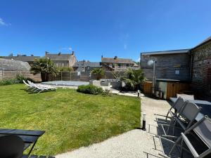 Maisons de vacances Gite Les Eaux du Moulin piscine chauffee et jacuzzi : photos des chambres