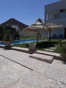 VILLA SOUNINE RAFRAF avec piscine - Uzalis