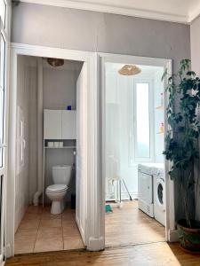 Grand Appartement dans une Maison