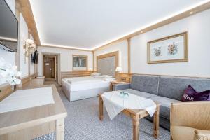 Junior Suite with Balcony room in Hotel Bellevue