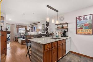 RF222 Hot tub Heated garage Parking