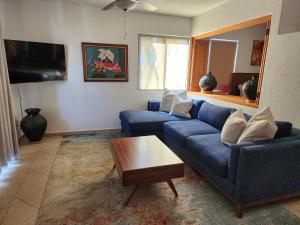 Beach Eateries Shops 10 min walk Golf view