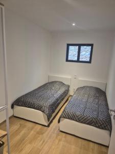 Appartements Rez de villa avec piscine privee, wifi, jardin cloture : Appartement 2 Chambres