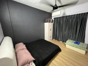 Homestay WaDi 2 apartment with pool near beach