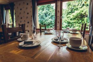 Maisons d'hotes Domaine de La Ville Suzanne - Chambres d'hotes, Roulottes et Cabanes : photos des chambres