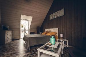 Maisons d'hotes Domaine de La Ville Suzanne - Chambres d'hotes, Roulottes et Cabanes : photos des chambres