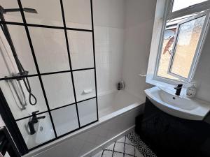 Light, airy and spacious 3 bed home