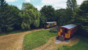 Maisons d'hotes Domaine de La Ville Suzanne - Chambres d'hotes, Roulottes et Cabanes : Mobile Home