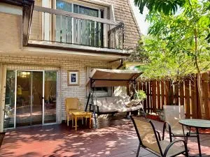 Townhouse with Private Patio - تاماراك