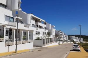 Luxe appartement met 3 ensuite badkamers, terras met zicht, privé parkeren en diverse zwembaden