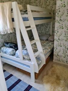 Förtjusande gästhus med parkering