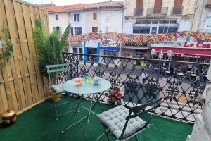 Studio LOccitan en plein centre ville avec balcon